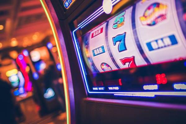How to Improve Your Skills at a Casino Online